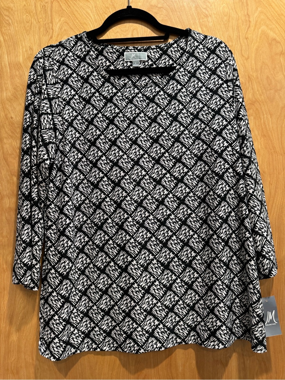 JM Collection Black and White Geometric Long-Sleeve Tee